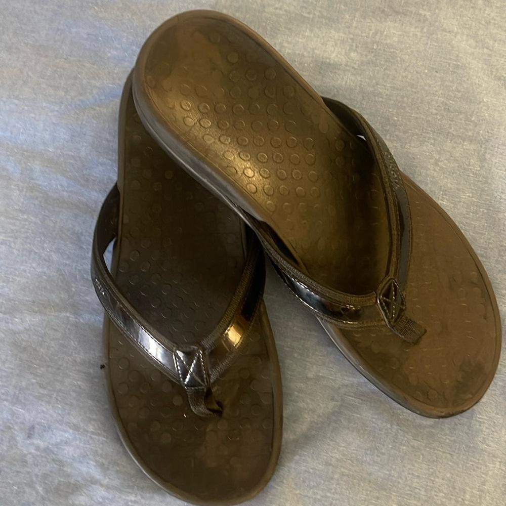 Vionic flip flops